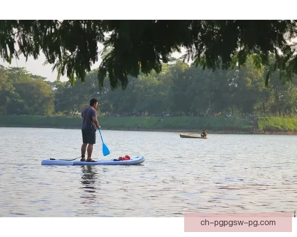 划船中心直播：畅游水域，尽享划艇乐趣